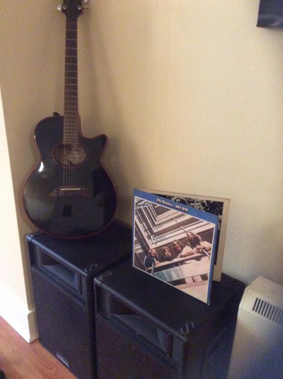 Beatles Apartment Ливърпул Стая снимка